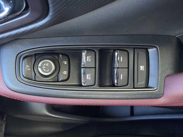 スバル フォレスター STIスポーツ 三重県 2022(令4)年 0.5万km クリスタルブラックシリカ メーカーオプション/・パワーバックドア/・アイサイトセーフティ(視界拡張)/　フロントビューモニター/　スマートリアビューミラー/アイサイトコアテクノロジー/・プリクラッシュブレーキ/・後退時ブレーキアシスト/・AT誤発進抑制制御/・AT誤後進抑制制御/・ツーリングアシスト/・全車速追従機能付クルーズコントロール/・低速クルーズコントロール/・車線逸脱抑制/車線逸脱警報/・ふらつき警報/・先行車発進お知らせ機能/・緊急時プリクラッシュステアリング/アイサイトセーフティプラス(運転支援)/・スバルリアビークルディクション/・アダプティブドライビングビーム/4WD/ターボ/純正8型SDナビ/フルセグTV/【CD/DVD/BD/SD/Bluetooth】/フロント/サイド/バックカメラ/ETC/レザーシート/D/N席パワーシート/全席シートヒーター/ステアリング連動LEDヘッドランプ/LEDフロントフォグランプ/225/55R18インチ純正AW/プッシュスタート/スマートキー/スペアキー/純正フロアマット