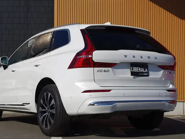ボルボ ボルボ ＸＣ６０ アルティメット B5 AWD 埼玉県 2022(令4)年 2.6万km クリスタルホワイトP 純正ナビ（Bluetooth、AppleCarPlay）/360°カメラ/Bowers＆wilkins /パノラマサンルーフ/HUD/白革シート/パワーシート/シートヒーター/ベンチレーション/メモリーシート/パワーバックドア/衝突軽減ブレーキ/アダプティブクルーズコントロール /ブラインドスポットモニター/ワイヤレス充電/クリスタルノブ/コーナーセンサー/LEDヘッドライト/ドライブレコーダー/ETC/純正19インチアルミホール
