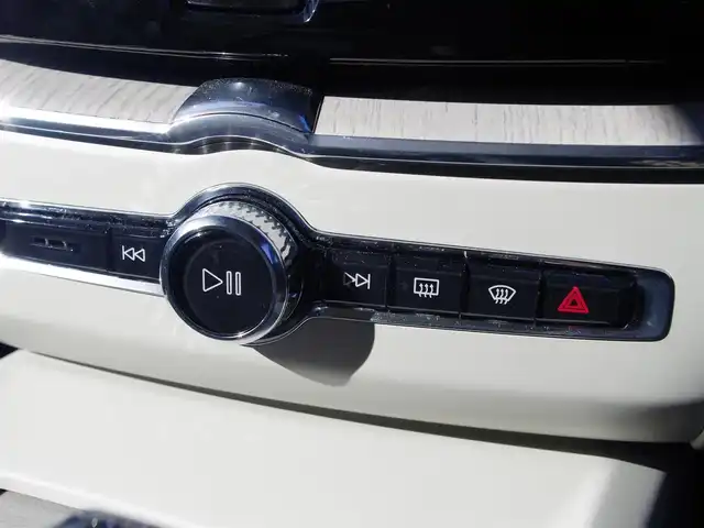 ボルボ ボルボ ＸＣ６０ アルティメット B5 AWD 埼玉県 2022(令4)年 2.6万km クリスタルホワイトP 純正ナビ（Bluetooth、AppleCarPlay）/360°カメラ/Bowers＆wilkins /パノラマサンルーフ/HUD/白革シート/パワーシート/シートヒーター/ベンチレーション/メモリーシート/パワーバックドア/衝突軽減ブレーキ/アダプティブクルーズコントロール /ブラインドスポットモニター/ワイヤレス充電/クリスタルノブ/コーナーセンサー/LEDヘッドライト/ドライブレコーダー/ETC/純正19インチアルミホール