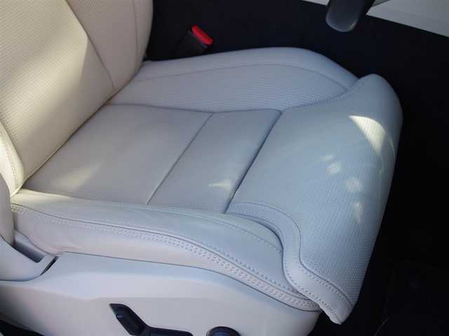 ボルボ ボルボ ＸＣ６０ アルティメット B5 AWD 埼玉県 2022(令4)年 2.6万km クリスタルホワイトP 純正ナビ（Bluetooth、AppleCarPlay）/360°カメラ/Bowers＆wilkins /パノラマサンルーフ/HUD/白革シート/パワーシート/シートヒーター/ベンチレーション/メモリーシート/パワーバックドア/衝突軽減ブレーキ/アダプティブクルーズコントロール /ブラインドスポットモニター/ワイヤレス充電/クリスタルノブ/コーナーセンサー/LEDヘッドライト/ドライブレコーダー/ETC/純正19インチアルミホール