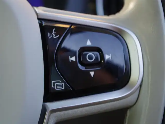 ボルボ ボルボ ＸＣ６０ アルティメット B5 AWD 埼玉県 2022(令4)年 2.6万km クリスタルホワイトP 純正ナビ（Bluetooth、AppleCarPlay）/360°カメラ/Bowers＆wilkins /パノラマサンルーフ/HUD/白革シート/パワーシート/シートヒーター/ベンチレーション/メモリーシート/パワーバックドア/衝突軽減ブレーキ/アダプティブクルーズコントロール /ブラインドスポットモニター/ワイヤレス充電/クリスタルノブ/コーナーセンサー/LEDヘッドライト/ドライブレコーダー/ETC/純正19インチアルミホール