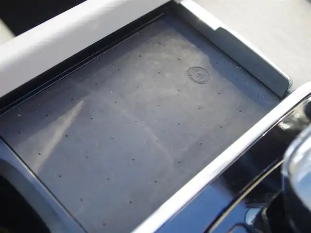 ボルボ ボルボ ＸＣ６０ アルティメット B5 AWD 埼玉県 2022(令4)年 2.6万km クリスタルホワイトP 純正ナビ（Bluetooth、AppleCarPlay）/360°カメラ/Bowers＆wilkins /パノラマサンルーフ/HUD/白革シート/パワーシート/シートヒーター/ベンチレーション/メモリーシート/パワーバックドア/衝突軽減ブレーキ/アダプティブクルーズコントロール /ブラインドスポットモニター/ワイヤレス充電/クリスタルノブ/コーナーセンサー/LEDヘッドライト/ドライブレコーダー/ETC/純正19インチアルミホール