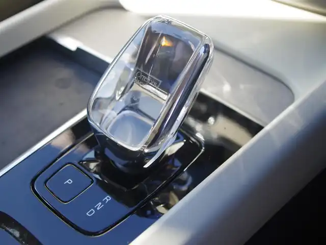 ボルボ ボルボ ＸＣ６０ アルティメット B5 AWD 埼玉県 2022(令4)年 2.6万km クリスタルホワイトP 純正ナビ（Bluetooth、AppleCarPlay）/360°カメラ/Bowers＆wilkins /パノラマサンルーフ/HUD/白革シート/パワーシート/シートヒーター/ベンチレーション/メモリーシート/パワーバックドア/衝突軽減ブレーキ/アダプティブクルーズコントロール /ブラインドスポットモニター/ワイヤレス充電/クリスタルノブ/コーナーセンサー/LEDヘッドライト/ドライブレコーダー/ETC/純正19インチアルミホール