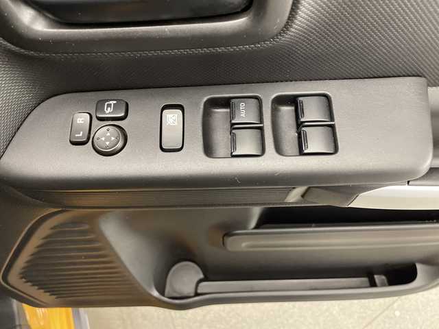 スズキ スペーシア ギア HYBRID XZ 宮崎県 2021(令3)年 4.7万km アクティブイエロー/ガンメタリック2トーン 社外10.1インチディスプレイオーディオ/Ｂｌｕｅｔｏｏｔｈ　/Ｄ／Ｎ席シートヒーター/両側パワースライドドア/クルーズコントロール/コーナセンサー　/デュアルカメラブレーキサポート　/レーンキープアシスト　/横滑り防止機能/スマートキー/ハンドルリモコン/アイドリングストップ