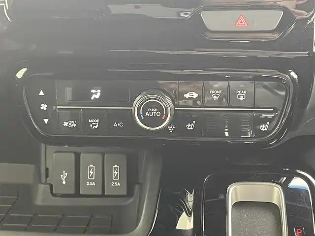 ホンダ Ｎ ＢＯＸ カスタム L ターボ 大分県 2022(令4)年 4.2万km プラチナホワイトパール 無限エアロ/ホンダセンシング搭載/・衝突軽減ブレーキ（CMBS）/・誤発進抑制機能/・歩行者事故低減ステアリング/・路外逸脱抑制機能/・ACC（渋滞追従機能付き）/・車線維持支援システム（LAKS）/・先行車発進お知らせ機能/・標識認識機能/・後方誤発進抑制機能/・オートハイビーム/純正8型ナビ　型式：VXU-227NBi/・フルセグTV、DVD再生可、BT対応、USB/・AppleCarPlay、AM/FM/ステアリングスイッチ/バックカメラ/ナビ連動ドライブレコーダー/ETC/ハーフレザーシート/・前席シートヒーター/アイドリングストップ/横滑り防止装置/電動格納ミラー/純正フロアマット/オートライト/LEDヘッドライト/シーケンシャルウインカー/LEDフォグ/純正15インチアルミホイール/純正エンジンスターター