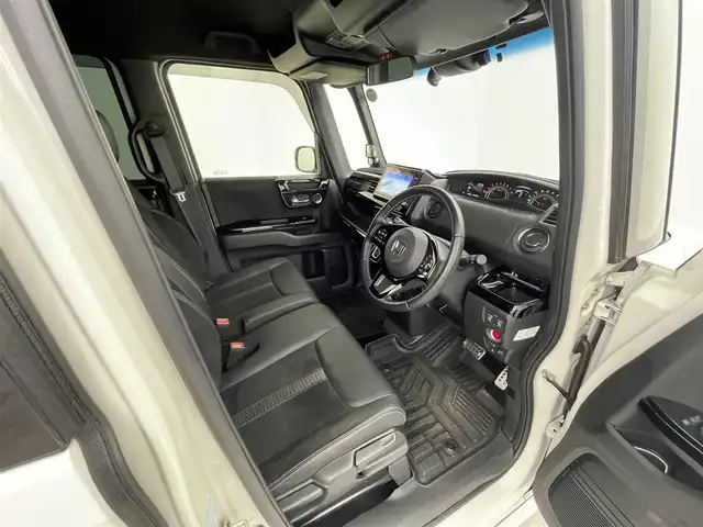 ホンダ Ｎ ＢＯＸ カスタム L ターボ 大分県 2022(令4)年 4.2万km プラチナホワイトパール 無限エアロ/ホンダセンシング搭載/・衝突軽減ブレーキ（CMBS）/・誤発進抑制機能/・歩行者事故低減ステアリング/・路外逸脱抑制機能/・ACC（渋滞追従機能付き）/・車線維持支援システム（LAKS）/・先行車発進お知らせ機能/・標識認識機能/・後方誤発進抑制機能/・オートハイビーム/純正8型ナビ　型式：VXU-227NBi/・フルセグTV、DVD再生可、BT対応、USB/・AppleCarPlay、AM/FM/ステアリングスイッチ/バックカメラ/ナビ連動ドライブレコーダー/ETC/ハーフレザーシート/・前席シートヒーター/アイドリングストップ/横滑り防止装置/電動格納ミラー/純正フロアマット/オートライト/LEDヘッドライト/シーケンシャルウインカー/LEDフォグ/純正15インチアルミホイール/純正エンジンスターター