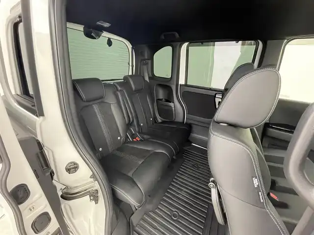 ホンダ Ｎ ＢＯＸ カスタム L ターボ 大分県 2022(令4)年 4.2万km プラチナホワイトパール 無限エアロ/ホンダセンシング搭載/・衝突軽減ブレーキ（CMBS）/・誤発進抑制機能/・歩行者事故低減ステアリング/・路外逸脱抑制機能/・ACC（渋滞追従機能付き）/・車線維持支援システム（LAKS）/・先行車発進お知らせ機能/・標識認識機能/・後方誤発進抑制機能/・オートハイビーム/純正8型ナビ　型式：VXU-227NBi/・フルセグTV、DVD再生可、BT対応、USB/・AppleCarPlay、AM/FM/ステアリングスイッチ/バックカメラ/ナビ連動ドライブレコーダー/ETC/ハーフレザーシート/・前席シートヒーター/アイドリングストップ/横滑り防止装置/電動格納ミラー/純正フロアマット/オートライト/LEDヘッドライト/シーケンシャルウインカー/LEDフォグ/純正15インチアルミホイール/純正エンジンスターター