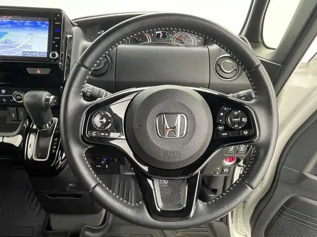 ホンダ Ｎ ＢＯＸ カスタム L ターボ 大分県 2022(令4)年 4.2万km プラチナホワイトパール 無限エアロ/ホンダセンシング搭載/・衝突軽減ブレーキ（CMBS）/・誤発進抑制機能/・歩行者事故低減ステアリング/・路外逸脱抑制機能/・ACC（渋滞追従機能付き）/・車線維持支援システム（LAKS）/・先行車発進お知らせ機能/・標識認識機能/・後方誤発進抑制機能/・オートハイビーム/純正8型ナビ　型式：VXU-227NBi/・フルセグTV、DVD再生可、BT対応、USB/・AppleCarPlay、AM/FM/ステアリングスイッチ/バックカメラ/ナビ連動ドライブレコーダー/ETC/ハーフレザーシート/・前席シートヒーター/アイドリングストップ/横滑り防止装置/電動格納ミラー/純正フロアマット/オートライト/LEDヘッドライト/シーケンシャルウインカー/LEDフォグ/純正15インチアルミホイール/純正エンジンスターター