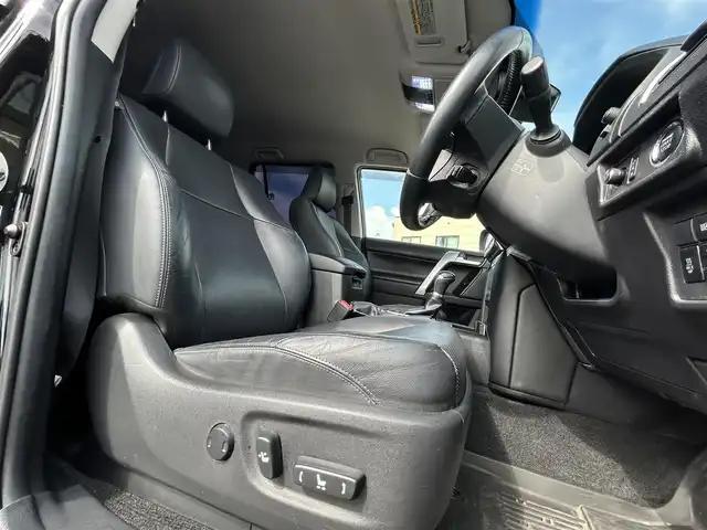 トヨタ ランドクルーザー プラド TX Lパッケージ 長野県 2018(平30)年 8万km アティチュードブラックマイカ 社外ナビ（FM/AM、CD、DVD、BT）/バックカメラ/ワンセグテレビ/クルーズコントロール追従有/ビルトインETC/後方ドライブレコーダー/前席パワーシート/前後コーナーセンサー/前席シートヒーター、エアシート/衝突軽減システム/ダウンヒルアシスト/センターデフロック/LEDオートライト/オートマチックハイビーム/盗難防止装置/エンジンスターター/ダブルエアバック/カーテンエアバック/ルーフレール/純正フロアマット/社外１７AW/純正サマーAW積み込み/革ステアリング/スペアキー（１本）/４WD/保証書、取扱説明書