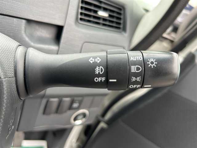 ダイハツ ムーヴ カスタム RS 静岡県 2017(平29)年 7万km パールホワイトⅢ ＨＩＤヘッドライト/スマートキー/プッシュスタート/純正フロアマット/オートライト/ＣＤチェンジャー/ベンチシート/アルミホイール/ダブルエアバック/オートエアコン/ＡＢＳ/パワーステアリング/パワーウインドウ