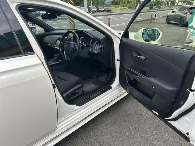 トヨタ クラウン ハイブリッド RS 神奈川県 2019(令1)年 6.5万km ホワイトパールクリスタルシャイン 純正メモリナビ/前後ドライブレコーダー/ETC２．０/トヨタセーフティシステム/バックカメラ/フォグライト/パドルシフト/ウィンカーミラー/クルーズコントロール/プッシュスタート/ステアリングスイッチ/全席パワーシート/スペアキー/LEDヘッドライト/スマートキー