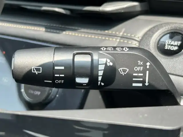 日産 セレナ e－パワー ハイウェイスター V 熊本県 2023(令5)年 0.6万km プリズムホワイト 純正SDナビ/・AM/FM/SD/BT/・フルセグTV/全周囲カメラ/・バック/サイド/フロント/インテリジェントクルーズコントロール/ハンドル支援/プロパイロット/車線逸脱防止支援システム/車線逸脱警報/ふらつき警報/先行車発進お知らせ機能/後側方車両検知警報/踏み間違い衝突防止アシスト/後退時車両検知警報/標識検知機能/速度標識検知機能/オートマチックハイビーム/インテリジェントルームミラー/前後コーナーセンサー/革巻きステアリング/・ステアリングリモコン/電動格納ミラー/・ウィンカーミラー/オートライト/・LEDライト/・フォグランプ/・ヘッドライトレベライザー/電動サイドブレーキ/・オートホールドボタン/純正フロアマット/純正アルミホイール/スマートキー/・スペアキー