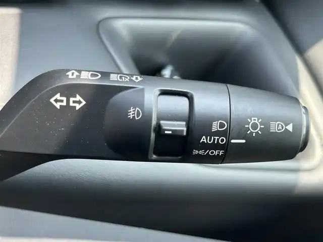 日産 セレナ e－パワー ハイウェイスター V 熊本県 2023(令5)年 0.6万km プリズムホワイト 純正SDナビ/・AM/FM/SD/BT/・フルセグTV/全周囲カメラ/・バック/サイド/フロント/インテリジェントクルーズコントロール/ハンドル支援/プロパイロット/車線逸脱防止支援システム/車線逸脱警報/ふらつき警報/先行車発進お知らせ機能/後側方車両検知警報/踏み間違い衝突防止アシスト/後退時車両検知警報/標識検知機能/速度標識検知機能/オートマチックハイビーム/インテリジェントルームミラー/前後コーナーセンサー/革巻きステアリング/・ステアリングリモコン/電動格納ミラー/・ウィンカーミラー/オートライト/・LEDライト/・フォグランプ/・ヘッドライトレベライザー/電動サイドブレーキ/・オートホールドボタン/純正フロアマット/純正アルミホイール/スマートキー/・スペアキー