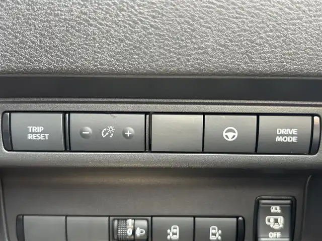 日産 セレナ e－パワー ハイウェイスター V 熊本県 2023(令5)年 0.6万km プリズムホワイト 純正SDナビ/・AM/FM/SD/BT/・フルセグTV/全周囲カメラ/・バック/サイド/フロント/インテリジェントクルーズコントロール/ハンドル支援/プロパイロット/車線逸脱防止支援システム/車線逸脱警報/ふらつき警報/先行車発進お知らせ機能/後側方車両検知警報/踏み間違い衝突防止アシスト/後退時車両検知警報/標識検知機能/速度標識検知機能/オートマチックハイビーム/インテリジェントルームミラー/前後コーナーセンサー/革巻きステアリング/・ステアリングリモコン/電動格納ミラー/・ウィンカーミラー/オートライト/・LEDライト/・フォグランプ/・ヘッドライトレベライザー/電動サイドブレーキ/・オートホールドボタン/純正フロアマット/純正アルミホイール/スマートキー/・スペアキー