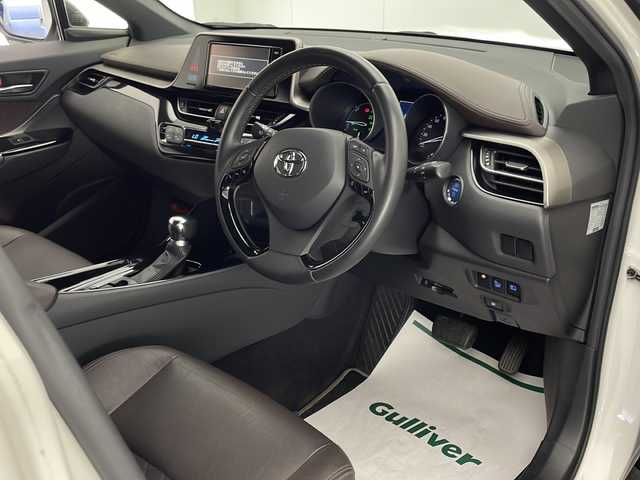 トヨタ Ｃ－ＨＲ G LEDエディション 宮崎県 2018(平30)年 6.1万km ブラック/ホワイトパールクリスタルシャイン 2トーン ワンオーナー/Toyota Safety Sense/〇プリクラシュセーフティ/〇レーンディパーチャーアラート/〇ブラインドスポットモニター/〇リアクロストラフィックアラート/〇オートマチックハイビーム/〇レーダークルーズコントロール/〇クリアランスソナー/純正7インチSDナビ/フルセグTV/CD/DVD/Bluetooth/バックカメラ/ハーフレザーシート/シートヒーター/LEDヘッドライト/ビルトインETC/スマートキー×２/保証書/取扱説明書