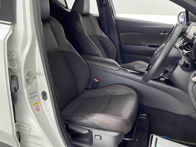 トヨタ Ｃ－ＨＲ G LEDエディション 宮崎県 2018(平30)年 6.1万km ブラック/ホワイトパールクリスタルシャイン 2トーン ワンオーナー/Toyota Safety Sense/〇プリクラシュセーフティ/〇レーンディパーチャーアラート/〇ブラインドスポットモニター/〇リアクロストラフィックアラート/〇オートマチックハイビーム/〇レーダークルーズコントロール/〇クリアランスソナー/純正7インチSDナビ/フルセグTV/CD/DVD/Bluetooth/バックカメラ/ハーフレザーシート/シートヒーター/LEDヘッドライト/ビルトインETC/スマートキー×２/保証書/取扱説明書