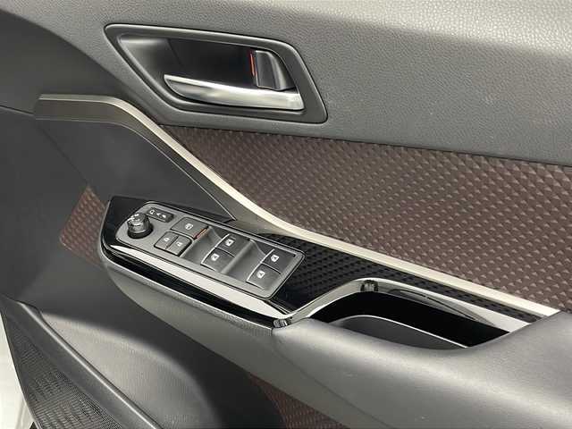 トヨタ Ｃ－ＨＲ G LEDエディション 宮崎県 2018(平30)年 6.1万km ブラック/ホワイトパールクリスタルシャイン 2トーン ワンオーナー/Toyota Safety Sense/〇プリクラシュセーフティ/〇レーンディパーチャーアラート/〇ブラインドスポットモニター/〇リアクロストラフィックアラート/〇オートマチックハイビーム/〇レーダークルーズコントロール/〇クリアランスソナー/純正7インチSDナビ/フルセグTV/CD/DVD/Bluetooth/バックカメラ/ハーフレザーシート/シートヒーター/LEDヘッドライト/ビルトインETC/スマートキー×２/保証書/取扱説明書