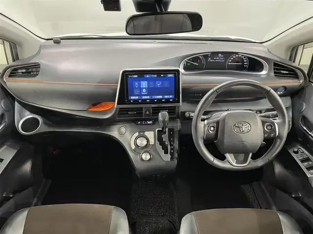 トヨタ シエンタ ハイブリッド G クエロ 愛知県 2022(令4)年 4.9万km ホワイトパールクリスタルシャイン 純正9インチナビ/（Bluetooth/AM/FM/フルセグTV）/フリップダウンモニター/衝突軽減ブレーキ/両側電動スライドドア/アラウンドビューモニター/ビルトインETC2.0/シートヒーター/クルーズコントロール/ドライブレコーダー/ステアリングヒーター/コーナーセンサー/レーンキープアシスト/スマートキー/スペアキー有/純正15インチAW/ハーフレザーシート