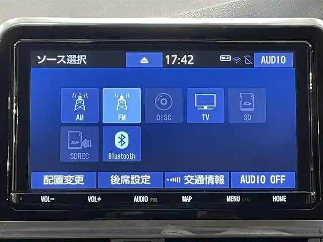 トヨタ シエンタ ハイブリッド G クエロ 愛知県 2022(令4)年 4.9万km ホワイトパールクリスタルシャイン 純正9インチナビ/（Bluetooth/AM/FM/フルセグTV）/フリップダウンモニター/衝突軽減ブレーキ/両側電動スライドドア/アラウンドビューモニター/ビルトインETC2.0/シートヒーター/クルーズコントロール/ドライブレコーダー/ステアリングヒーター/コーナーセンサー/レーンキープアシスト/スマートキー/スペアキー有/純正15インチAW/ハーフレザーシート