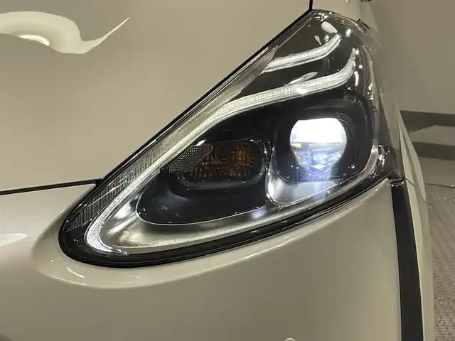 トヨタ シエンタ ハイブリッド G クエロ 愛知県 2022(令4)年 4.9万km ホワイトパールクリスタルシャイン 純正9インチナビ/（Bluetooth/AM/FM/フルセグTV）/フリップダウンモニター/衝突軽減ブレーキ/両側電動スライドドア/アラウンドビューモニター/ビルトインETC2.0/シートヒーター/クルーズコントロール/ドライブレコーダー/ステアリングヒーター/コーナーセンサー/レーンキープアシスト/スマートキー/スペアキー有/純正15インチAW/ハーフレザーシート