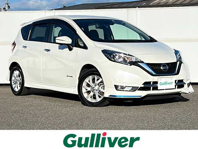日産 ノート e－パワー メダリスト FOUR 岩手県 2019(平31)年 7.4万km ブリリアントホワイトパール デジタルインナーミラー　ナビ　全周囲カメラ　Ｂｌｕｅｔｏｏｔｈ　ＣＤ／ＤＶＤ再生　ＵＳＢ接続　フルセグ　ＥＴＣ　ハーフレザーシート　純正１５ＡＷ　前後コーナーセンサー　ＬＥＤオートライト　ドラレコ