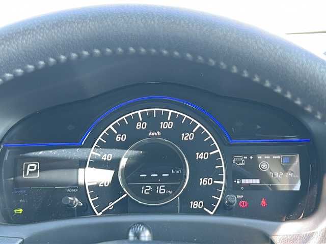 日産 ノート e－パワー メダリスト FOUR 岩手県 2019(平31)年 7.4万km ブリリアントホワイトパール デジタルインナーミラー　ナビ　全周囲カメラ　Ｂｌｕｅｔｏｏｔｈ　ＣＤ／ＤＶＤ再生　ＵＳＢ接続　フルセグ　ＥＴＣ　ハーフレザーシート　純正１５ＡＷ　前後コーナーセンサー　ＬＥＤオートライト　ドラレコ