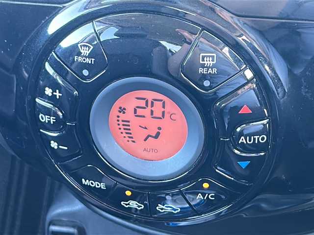 日産 ノート e－パワー メダリスト FOUR 岩手県 2019(平31)年 7.4万km ブリリアントホワイトパール デジタルインナーミラー　ナビ　全周囲カメラ　Ｂｌｕｅｔｏｏｔｈ　ＣＤ／ＤＶＤ再生　ＵＳＢ接続　フルセグ　ＥＴＣ　ハーフレザーシート　純正１５ＡＷ　前後コーナーセンサー　ＬＥＤオートライト　ドラレコ