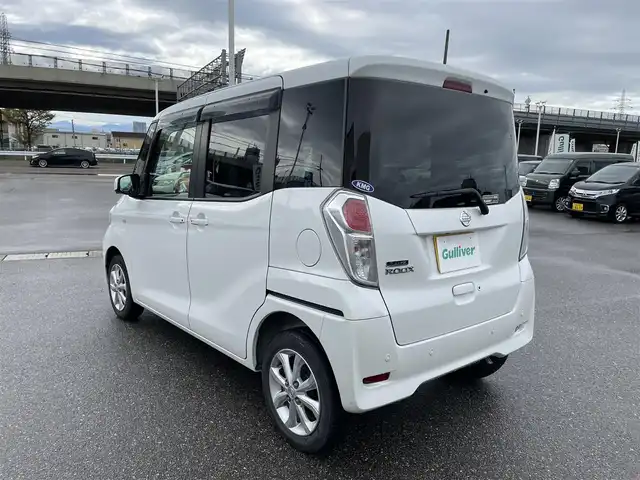 日産 デイズ ルークス X Vセレクション 石川県 2019(令1)年 7.5万km パール 社外メモリーナビ/CD/DVD/フルセグTV/アラウンドビューモニター/両側パワースライドドア/ドライブレコーダー/インテリキー/プッシュスタート/エマージェンシーブレーキ/純正アルミホイール/ベンチシート/保証書
