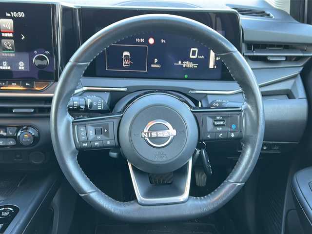 日産 ノート X FOUR 秋田県 2023(令5)年 6.5万km ブリリアントシルバー 純正ディスプレイオーディオ/ナビ機能付き/純正BT、TV/AppleCarPlay/AndroidAuto/前後コーナーセンサー/４WD/スペアキー/保証書、取説