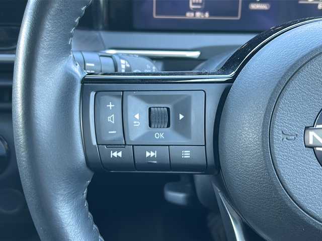 日産 ノート X FOUR 秋田県 2023(令5)年 6.5万km ブリリアントシルバー 純正ディスプレイオーディオ/ナビ機能付き/純正BT、TV/AppleCarPlay/AndroidAuto/前後コーナーセンサー/４WD/スペアキー/保証書、取説