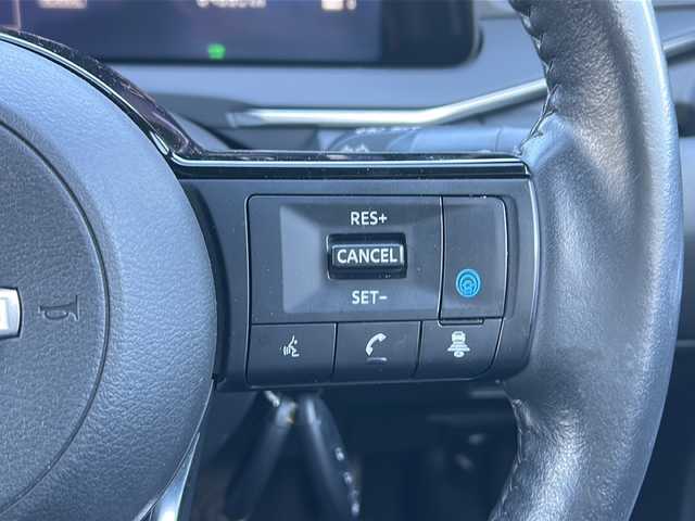 日産 ノート X FOUR 秋田県 2023(令5)年 6.5万km ブリリアントシルバー 純正ディスプレイオーディオ/ナビ機能付き/純正BT、TV/AppleCarPlay/AndroidAuto/前後コーナーセンサー/４WD/スペアキー/保証書、取説