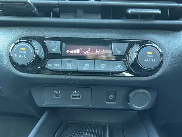 日産 ノート X FOUR 秋田県 2023(令5)年 6.5万km ブリリアントシルバー 純正ディスプレイオーディオ/ナビ機能付き/純正BT、TV/AppleCarPlay/AndroidAuto/前後コーナーセンサー/４WD/スペアキー/保証書、取説