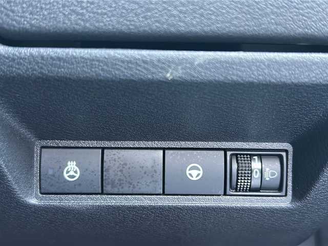 日産 ノート X FOUR 秋田県 2023(令5)年 6.5万km ブリリアントシルバー 純正ディスプレイオーディオ/ナビ機能付き/純正BT、TV/AppleCarPlay/AndroidAuto/前後コーナーセンサー/４WD/スペアキー/保証書、取説