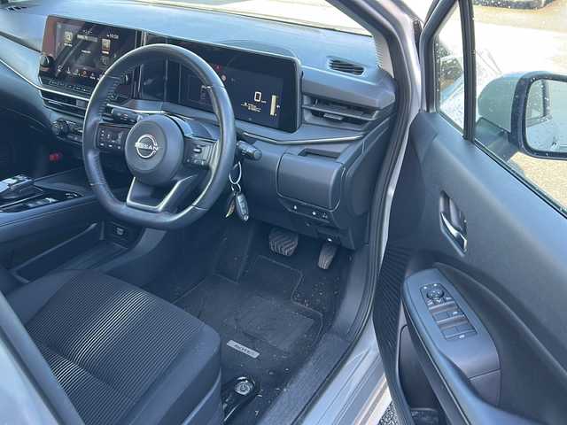 日産 ノート X FOUR 秋田県 2023(令5)年 6.5万km ブリリアントシルバー 純正ディスプレイオーディオ/ナビ機能付き/純正BT、TV/AppleCarPlay/AndroidAuto/前後コーナーセンサー/４WD/スペアキー/保証書、取説