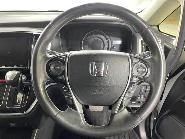 ホンダ オデッセイ アブソルート・EXホンダセンジング 神奈川県 2018(平30)年 6.9万km プラチナホワイトパール ホンダセンシング/純正9インチメモリナビ/マルチビューカメラ/両側パワースライドドア/ドライブレコーダー/ブラインドスポットインフォメーション/スマートパーキングアシストシステム/パーキングセンサーシステム/LEDアクティブコーナリングライト/アダプティブクルーズコントロール/純正17インチAW/ハーフレザーシート/シートヒーター/ETC2.0/スマートキー/衝突被害軽減システム/車線逸脱警報/横滑り防止装置/アイドリングストップ/LEDヘッドライト/フォグランプ/オートライト/ウィンカーミラー/電動格納ミラー/シートリフター/プッシュスタート/フロアマット