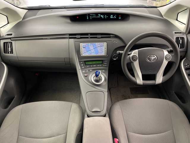 トヨタ プリウス S 岐阜県 2010(平22)年 12.4万km シルバーM 純正ナビ　/・(ＴＶ/CD/DVD/AUX/AM/FM)/バックモニター　/ビルトインＥＴＣ　/オートライト　/オートエアコン　/スマートキー　/プッシュスタート　/電格ミラー　/純正フロアマット　/純正ドアバイザー　/エンジンスタートボタン