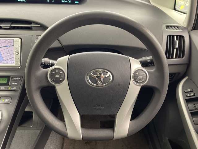 トヨタ プリウス S 岐阜県 2010(平22)年 12.4万km シルバーM 純正ナビ　/・(ＴＶ/CD/DVD/AUX/AM/FM)/バックモニター　/ビルトインＥＴＣ　/オートライト　/オートエアコン　/スマートキー　/プッシュスタート　/電格ミラー　/純正フロアマット　/純正ドアバイザー　/エンジンスタートボタン