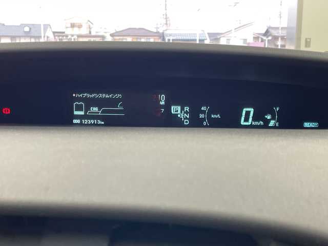 トヨタ プリウス S 岐阜県 2010(平22)年 12.4万km シルバーM 純正ナビ　/・(ＴＶ/CD/DVD/AUX/AM/FM)/バックモニター　/ビルトインＥＴＣ　/オートライト　/オートエアコン　/スマートキー　/プッシュスタート　/電格ミラー　/純正フロアマット　/純正ドアバイザー　/エンジンスタートボタン