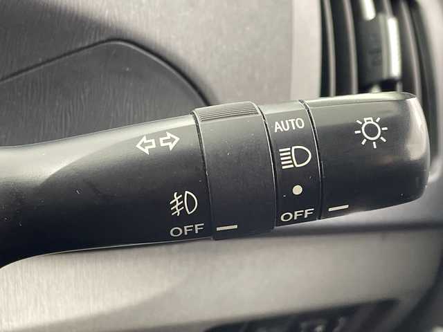 トヨタ プリウス S 岐阜県 2010(平22)年 12.4万km シルバーM 純正ナビ　/・(ＴＶ/CD/DVD/AUX/AM/FM)/バックモニター　/ビルトインＥＴＣ　/オートライト　/オートエアコン　/スマートキー　/プッシュスタート　/電格ミラー　/純正フロアマット　/純正ドアバイザー　/エンジンスタートボタン