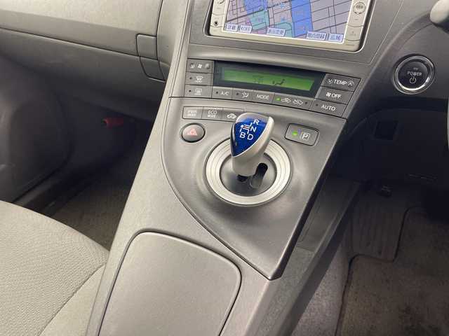 トヨタ プリウス S 岐阜県 2010(平22)年 12.4万km シルバーM 純正ナビ　/・(ＴＶ/CD/DVD/AUX/AM/FM)/バックモニター　/ビルトインＥＴＣ　/オートライト　/オートエアコン　/スマートキー　/プッシュスタート　/電格ミラー　/純正フロアマット　/純正ドアバイザー　/エンジンスタートボタン