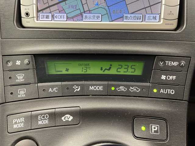 トヨタ プリウス S 岐阜県 2010(平22)年 12.4万km シルバーM 純正ナビ　/・(ＴＶ/CD/DVD/AUX/AM/FM)/バックモニター　/ビルトインＥＴＣ　/オートライト　/オートエアコン　/スマートキー　/プッシュスタート　/電格ミラー　/純正フロアマット　/純正ドアバイザー　/エンジンスタートボタン