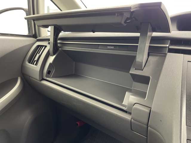 トヨタ プリウス S 岐阜県 2010(平22)年 12.4万km シルバーM 純正ナビ　/・(ＴＶ/CD/DVD/AUX/AM/FM)/バックモニター　/ビルトインＥＴＣ　/オートライト　/オートエアコン　/スマートキー　/プッシュスタート　/電格ミラー　/純正フロアマット　/純正ドアバイザー　/エンジンスタートボタン