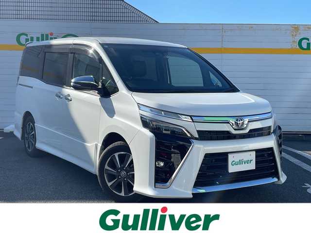 トヨタ ヴォクシー ZS 煌Ⅲ 福岡県 2021(令3)年 1.5万km ホワイトパールクリスタルシャイン ワンオーナー/SDナビ/フルセグテレビ/バックカメラ/フリップダウンモニター/アイドリングストップ/ウィンカ-ミラー/クルーズコントロール/ドアバイザー/プッシュスタート/両側パワースライドドア/パワーバックドア/ETC/スタッドレスタイヤ車載