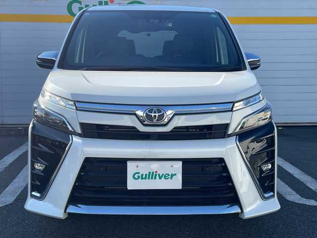 トヨタ ヴォクシー ZS 煌Ⅲ 福岡県 2021(令3)年 1.5万km ホワイトパールクリスタルシャイン ワンオーナー/SDナビ/フルセグテレビ/バックカメラ/フリップダウンモニター/アイドリングストップ/ウィンカ-ミラー/クルーズコントロール/ドアバイザー/プッシュスタート/両側パワースライドドア/パワーバックドア/ETC/スタッドレスタイヤ車載