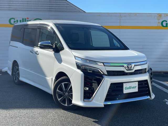 トヨタ ヴォクシー ZS 煌Ⅲ 福岡県 2021(令3)年 1.5万km ホワイトパールクリスタルシャイン ワンオーナー/SDナビ/フルセグテレビ/バックカメラ/フリップダウンモニター/アイドリングストップ/ウィンカ-ミラー/クルーズコントロール/ドアバイザー/プッシュスタート/両側パワースライドドア/パワーバックドア/ETC/スタッドレスタイヤ車載