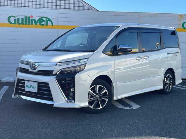 トヨタ ヴォクシー ZS 煌Ⅲ 福岡県 2021(令3)年 1.5万km ホワイトパールクリスタルシャイン ワンオーナー/SDナビ/フルセグテレビ/バックカメラ/フリップダウンモニター/アイドリングストップ/ウィンカ-ミラー/クルーズコントロール/ドアバイザー/プッシュスタート/両側パワースライドドア/パワーバックドア/ETC/スタッドレスタイヤ車載