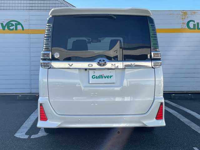 トヨタ ヴォクシー ZS 煌Ⅲ 福岡県 2021(令3)年 1.5万km ホワイトパールクリスタルシャイン ワンオーナー/SDナビ/フルセグテレビ/バックカメラ/フリップダウンモニター/アイドリングストップ/ウィンカ-ミラー/クルーズコントロール/ドアバイザー/プッシュスタート/両側パワースライドドア/パワーバックドア/ETC/スタッドレスタイヤ車載