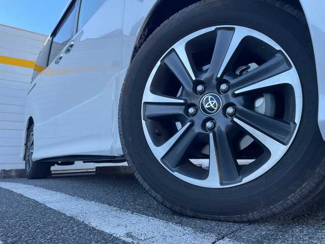 トヨタ ヴォクシー ZS 煌Ⅲ 福岡県 2021(令3)年 1.5万km ホワイトパールクリスタルシャイン ワンオーナー/SDナビ/フルセグテレビ/バックカメラ/フリップダウンモニター/アイドリングストップ/ウィンカ-ミラー/クルーズコントロール/ドアバイザー/プッシュスタート/両側パワースライドドア/パワーバックドア/ETC/スタッドレスタイヤ車載