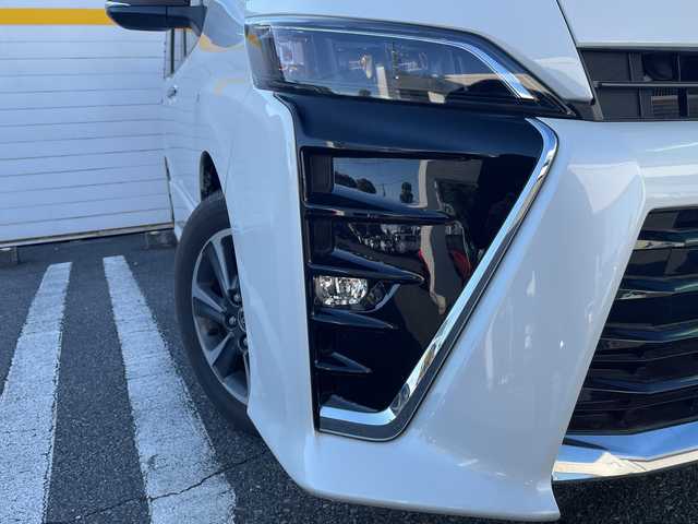 トヨタ ヴォクシー ZS 煌Ⅲ 福岡県 2021(令3)年 1.5万km ホワイトパールクリスタルシャイン ワンオーナー/SDナビ/フルセグテレビ/バックカメラ/フリップダウンモニター/アイドリングストップ/ウィンカ-ミラー/クルーズコントロール/ドアバイザー/プッシュスタート/両側パワースライドドア/パワーバックドア/ETC/スタッドレスタイヤ車載