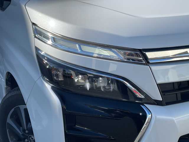 トヨタ ヴォクシー ZS 煌Ⅲ 福岡県 2021(令3)年 1.5万km ホワイトパールクリスタルシャイン ワンオーナー/SDナビ/フルセグテレビ/バックカメラ/フリップダウンモニター/アイドリングストップ/ウィンカ-ミラー/クルーズコントロール/ドアバイザー/プッシュスタート/両側パワースライドドア/パワーバックドア/ETC/スタッドレスタイヤ車載